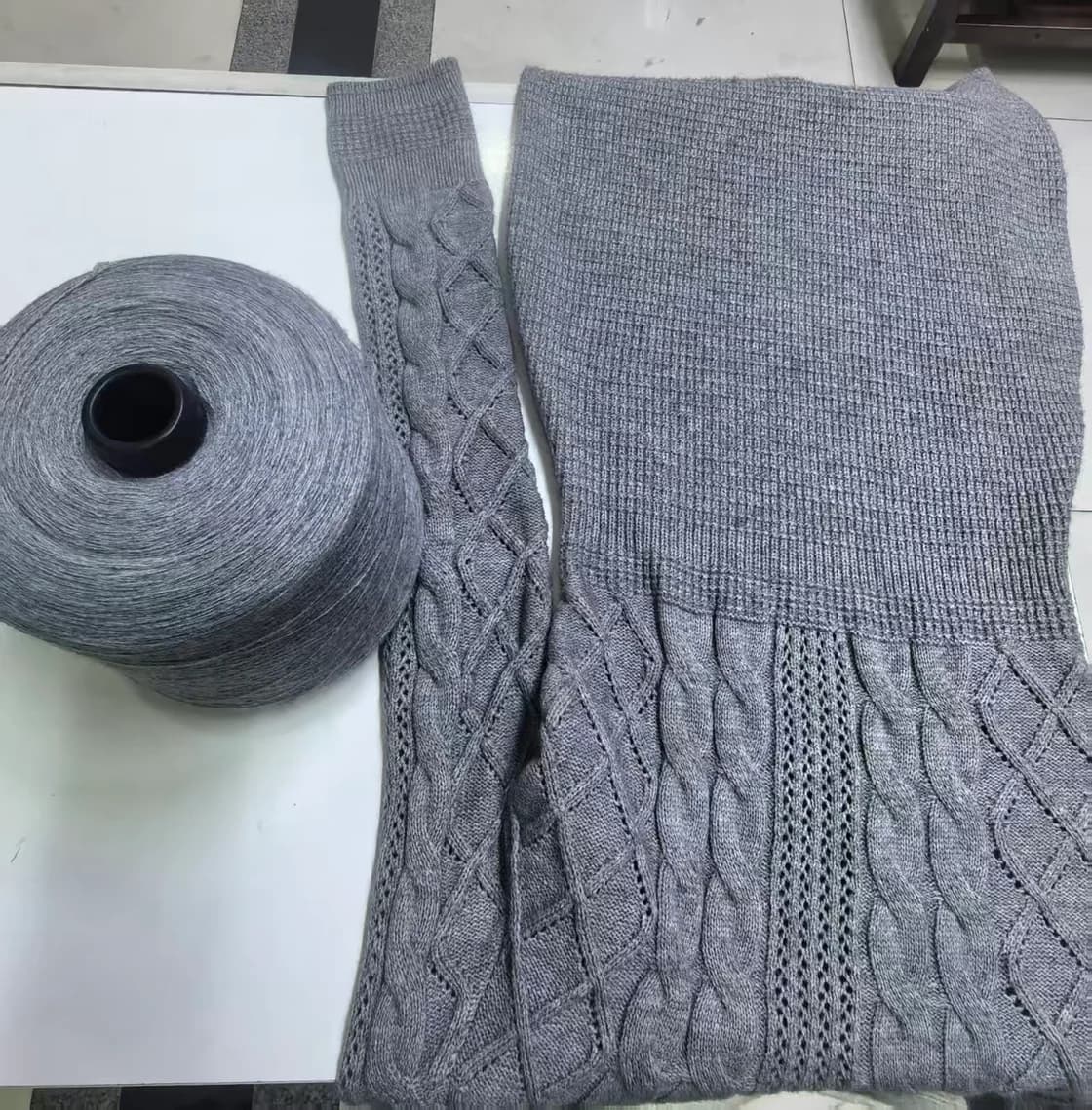 灰色纱筒与针织服装纹理样片对照